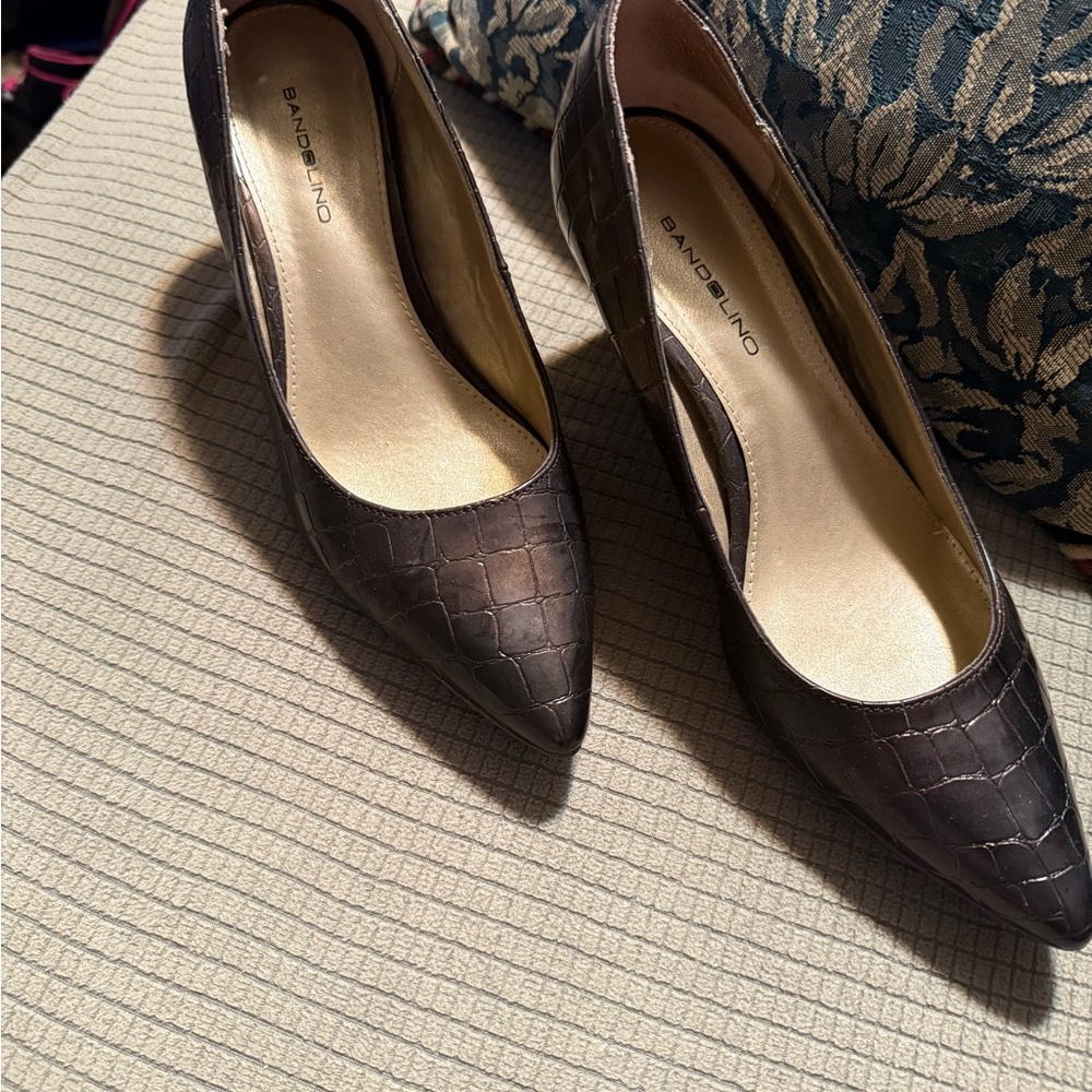 Bandolino brown croc leather 8.5M, 3” heels